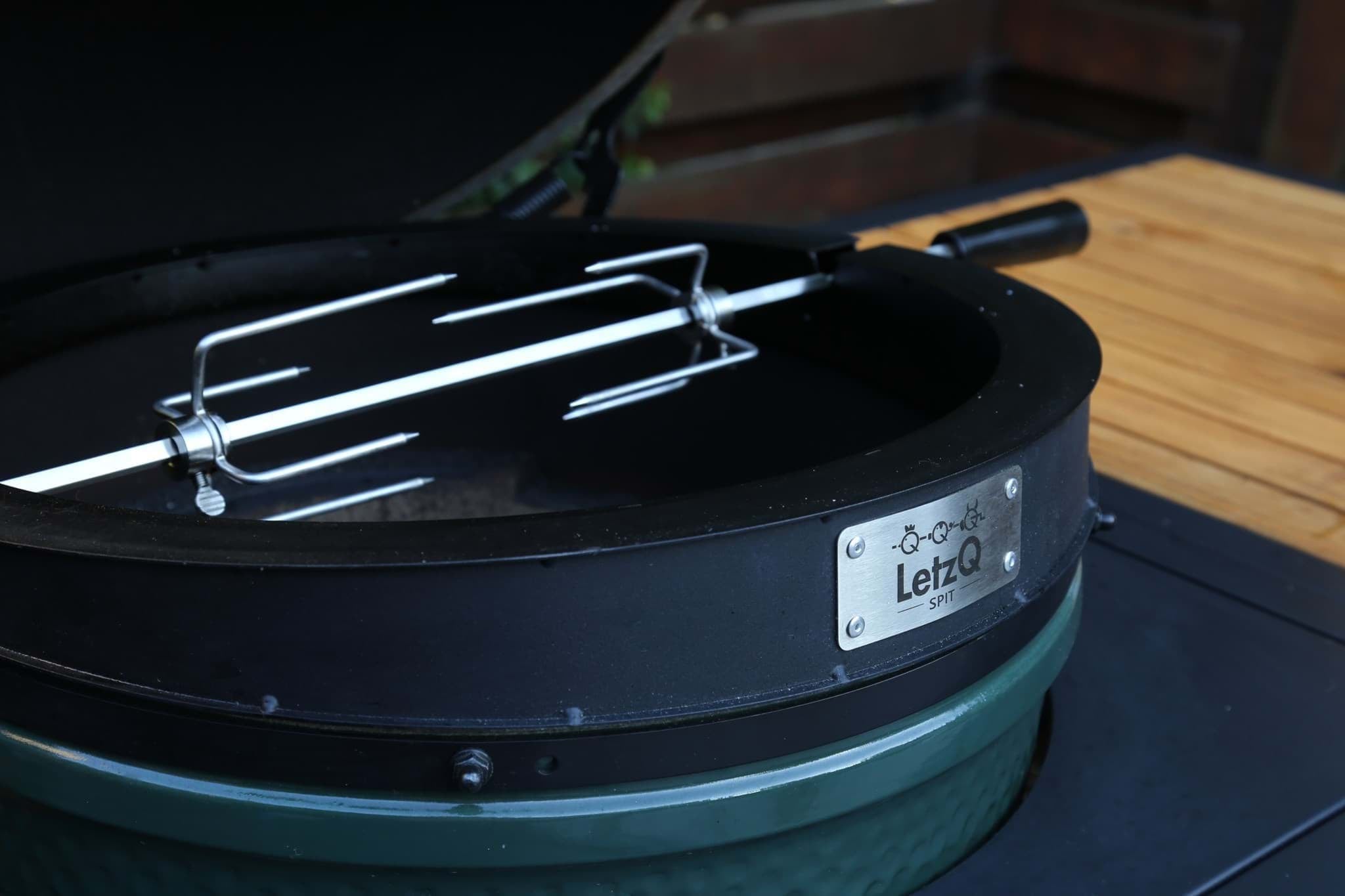 LetzQ Rotisserie für das Big Green Egg